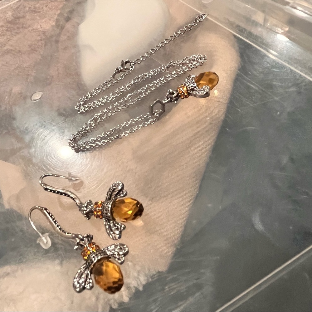NWT Honeybee Pendant with honeycomb bail and Matching Earrings - Picture 5 of 10